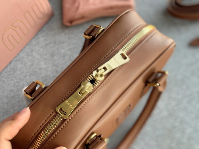 미우미우-아르카디-가죽-백-레플리카-미러급-sa급-s급-1-명품 레플리카 미러 SA급 미우미우 아르카디 가죽 백 레플리카 미러급 SA급 S급 고퀄리티 가방 6