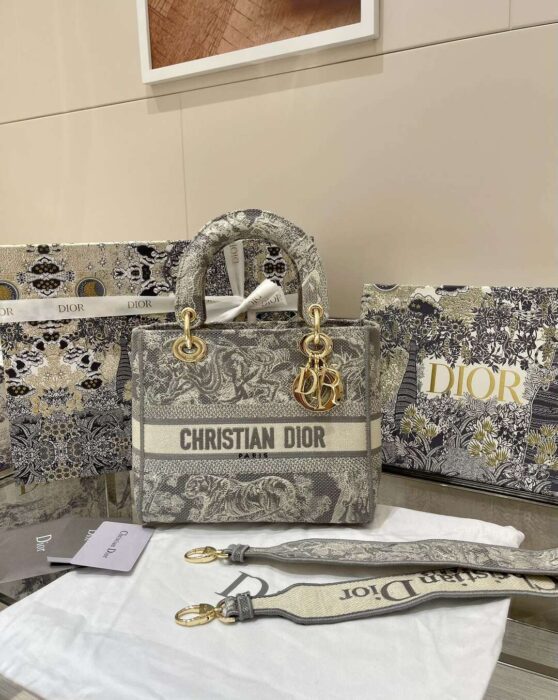 디올-레플리카-레이디-라이트-미디엄-백-명품 레플리카 미러 SA급 디올 레플리카 레이디 라이트 미디엄 백 15