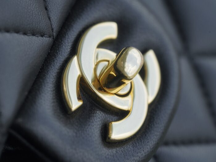 샤넬 레플리카 클래식 미디움 램스킨 블랙 골드 8