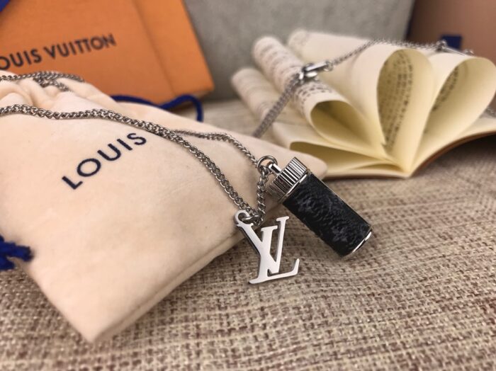 루이비통 레플리카 모노그램 이클립스 참스 목걸이 M63641 4