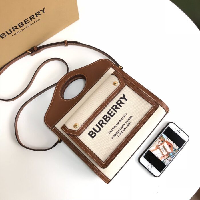 버버리 레플리카 투톤 캔버스 레더 포켓 백 23