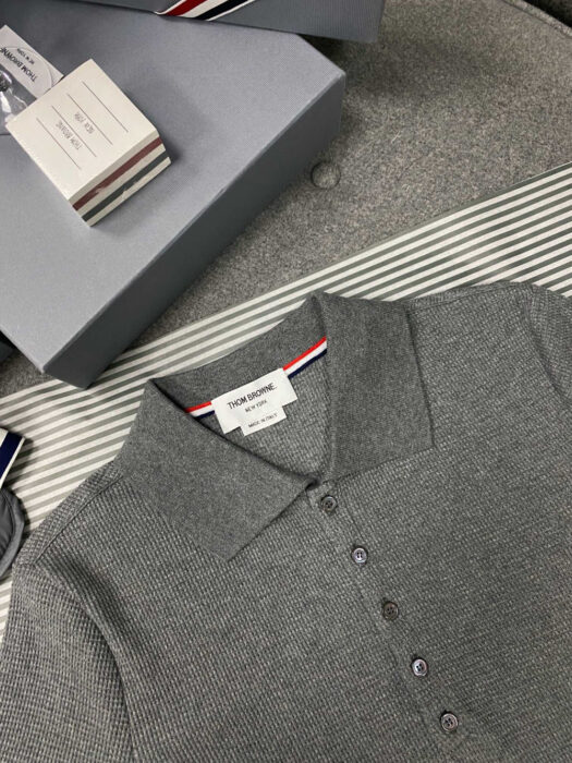 톰브라운 컴팩트 와플 립 커프 4-바 폴로 반팔 셔츠 [3컬러] [매장-180만원대] 레플리카 미러급 SA급 S급 고퀄리티 반팔 카라티 최상급 하이엔드 - best 24