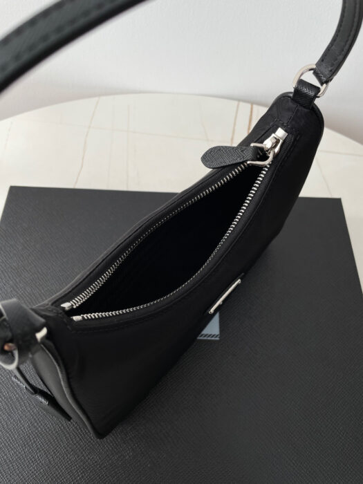 프라다 리에디션 2005 리나일론 사피아노 미니 호보백 [매장-160만원대] 레플리카 미러급 SA급 S급 고퀄리티 best 숄더백 [여성] 12