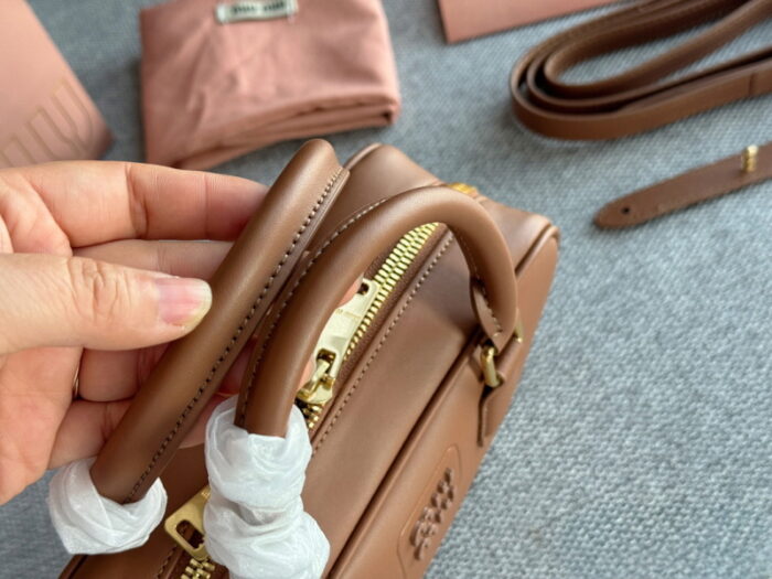 미우미우-아르카디-가죽-백-레플리카-미러급-sa급-s급-1-명품 레플리카 미러 SA급 미우미우 아르카디 가죽 백 레플리카 미러급 SA급 S급 고퀄리티 가방 7