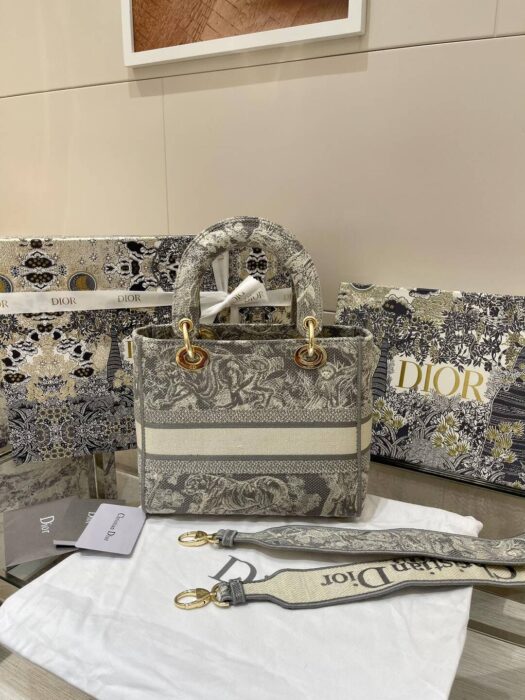 디올-레플리카-레이디-라이트-미디엄-백-명품 레플리카 미러 SA급 디올 레플리카 레이디 라이트 미디엄 백 16