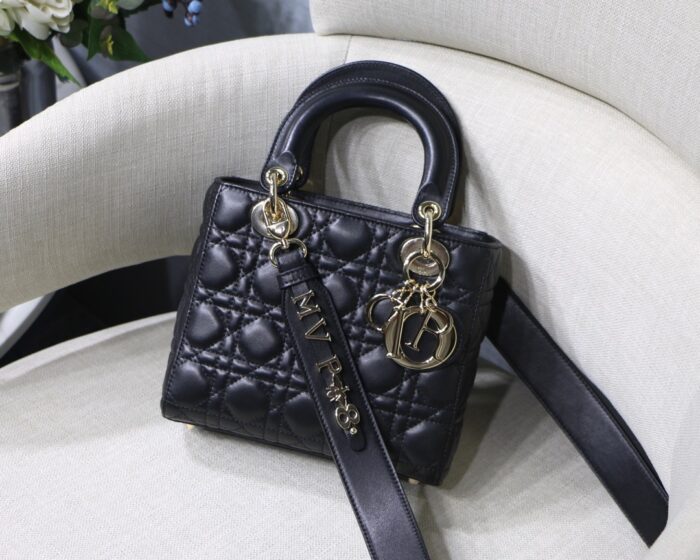 디올-레플리카-레이디백-17cm20cm24cm-7컬러-이니셜선택가능-명품 레플리카 미러 SA급 디올 레플리카 레이디백 17CM,20CM,24CM 7컬러 (이니셜선택가능) 16