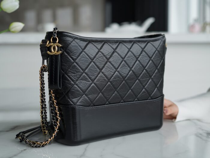샤넬 레플리카 가브리엘 라지 카프스킨 호보백 블랙 2