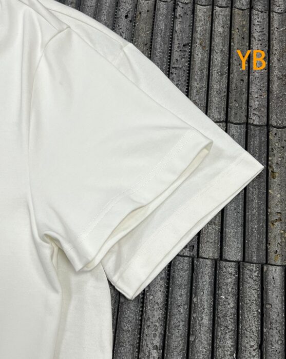 루이비통 뒷면 스퀘어 스카프 프린트 반팔티 화이트 레플리카 미러급 SA급 S급 고퀄리티 하이엔드 최상급 의류 [남성여성공용] 10