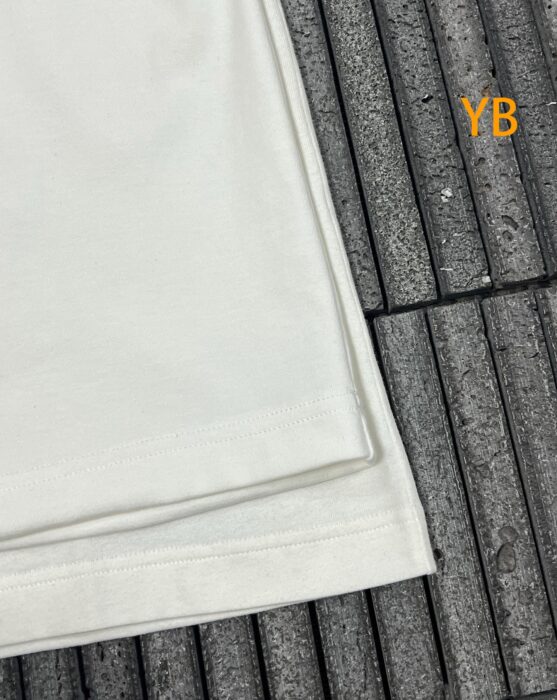 루이비통 뒷면 스퀘어 스카프 프린트 반팔티 화이트 레플리카 미러급 SA급 S급 고퀄리티 하이엔드 최상급 의류 [남성여성공용] 11