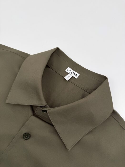 로에베 포켓 아나그램 자수 코튼 긴팔 셔츠 올리브 레플리카 미러급 SA급 S급 고퀄리티 하이엔드 최상급 의류 [남성여성공용] 5