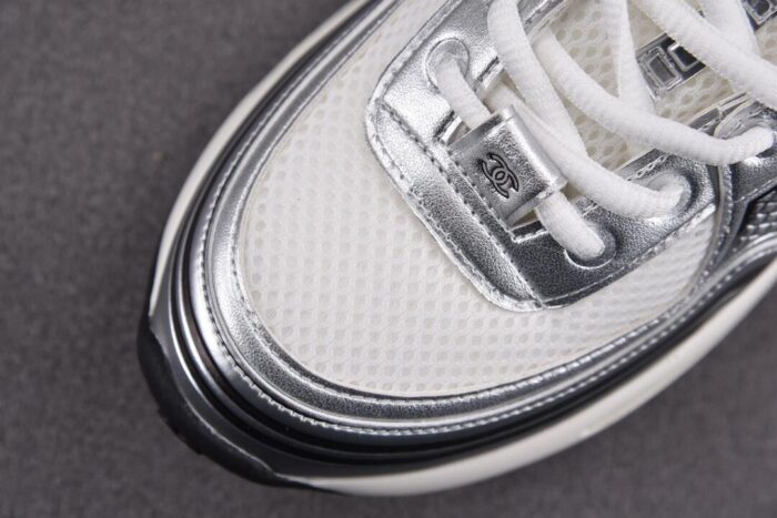 샤넬 레플리카 CC 로고 샤식스 화이트 실버 테니스 스니커즈 11