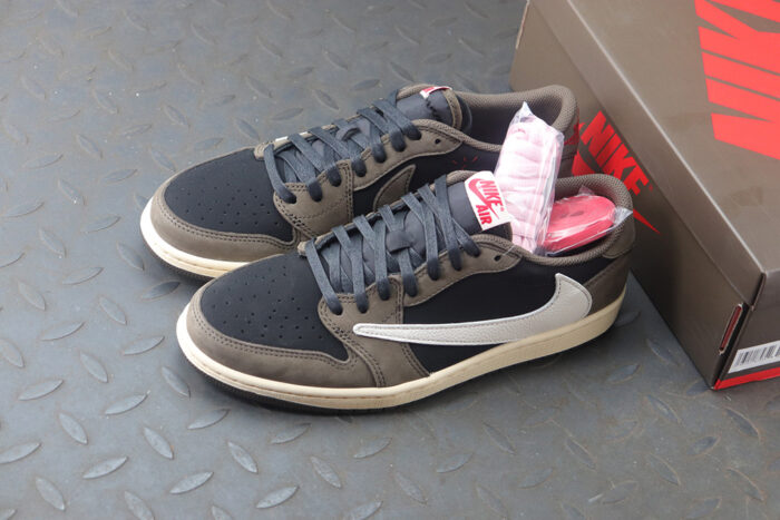 나이키 레플리카 트래비스 스캇 에어 조던 1 로우 모카 CQ4277-001 10