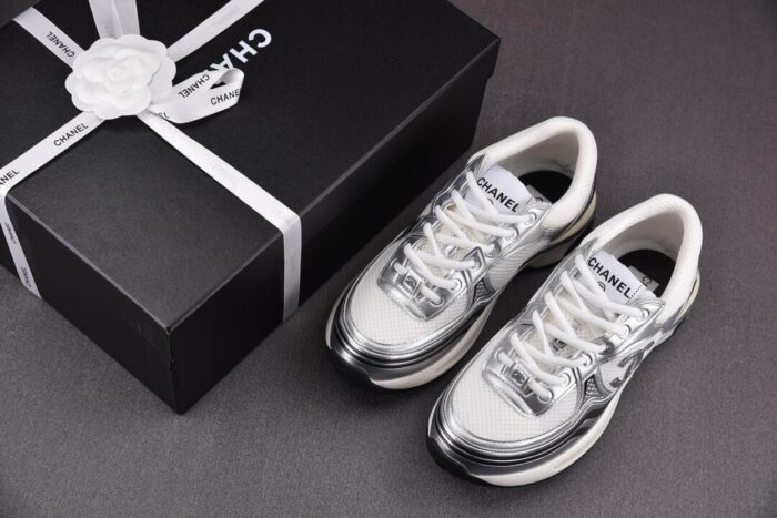 샤넬 레플리카 CC 로고 샤식스 화이트 실버 테니스 스니커즈 10