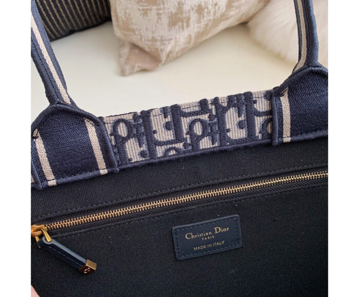 디올 북 토트 미디엄 백 가방 [2컬러] [매장-445만원대] 레플리카 미러급 SA급 S급 고퀄리티 토트백 크로스백 [여성] best  17