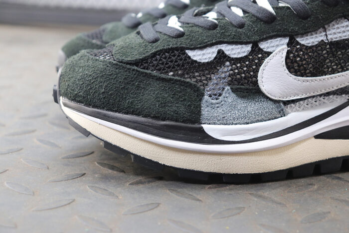 나이키 레플리카 사카이 베이퍼 와플 블랙 화이트 CV1363-001 2