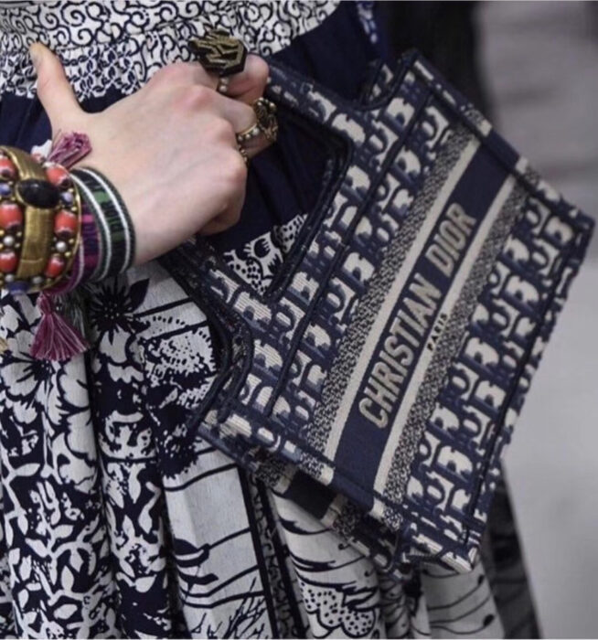 디올 레플리카 북 토트백 미니 오리지널 M1271ZRIW_M928 11