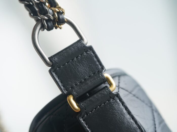 샤넬 레플리카 가브리엘 라지 카프스킨 호보백 블랙 15