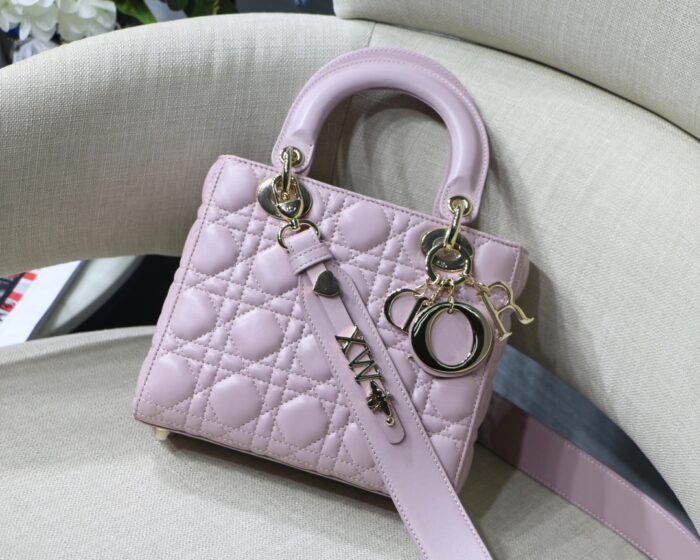 디올-레플리카-레이디백-17cm20cm24cm-7컬러-이니셜선택가능-명품 레플리카 미러 SA급 디올 레플리카 레이디백 17CM,20CM,24CM 7컬러 (이니셜선택가능) 12