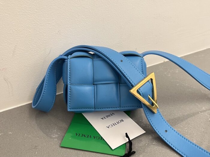 보테가베네타 레플리카 패딩 미니 카세트백 블루 2