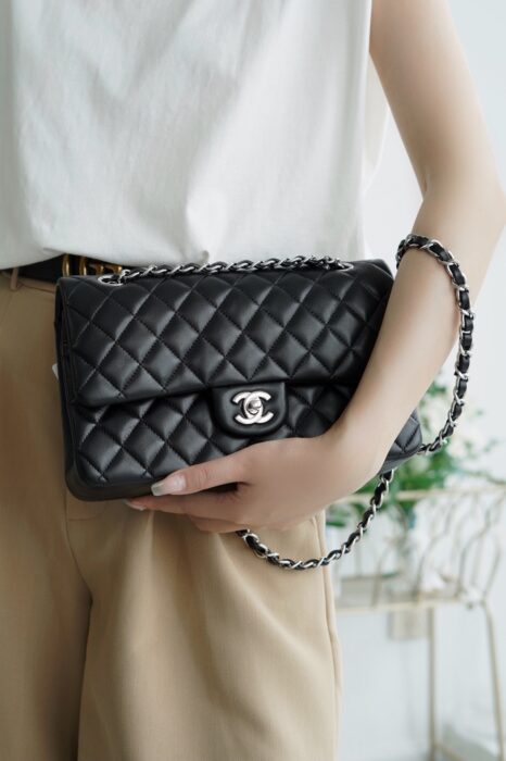 샤넬 레플리카 클래식 램스킨 은장 미듐 [블랙] 6