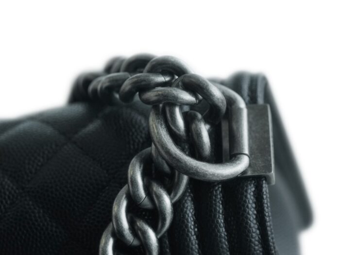 샤넬 레플리카 보이백 미디움 카프스킨 보이백 블랙 실버 11