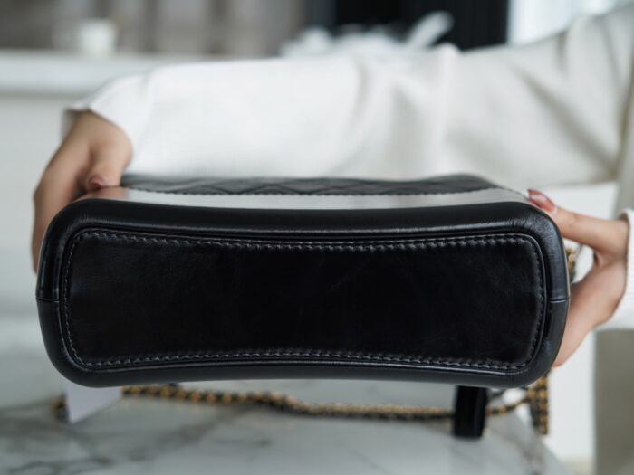 샤넬 레플리카 가브리엘 라지 카프스킨 호보백 블랙 9