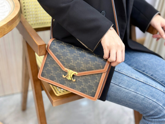 셀린느-레플리카-엔벨로프백-트리옹프-캔버스-카프스킨-명품 레플리카 미러 SA급 셀린느 레플리카 엔벨로프백 - 트리옹프 캔버스 & 카프스킨 113322EZH.04LU 5