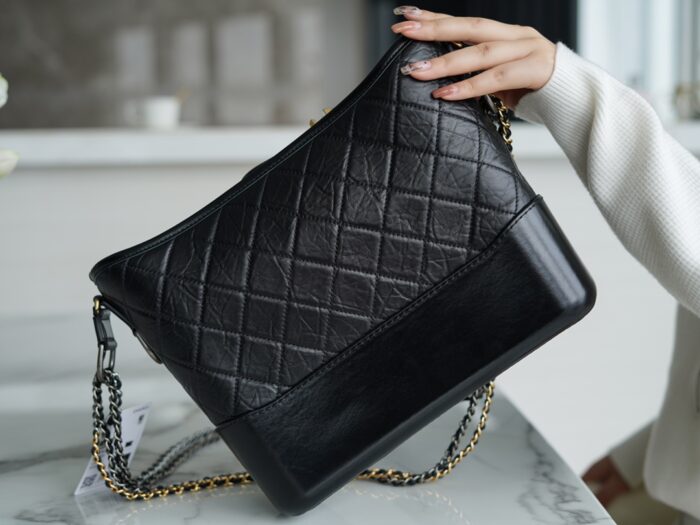 샤넬 레플리카 가브리엘 라지 카프스킨 호보백 블랙 6