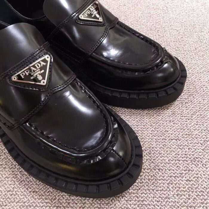 프라다 레플리카 초콜렛 트라이앵글 로고 브러쉬드 로퍼 블랙 1D246M 4