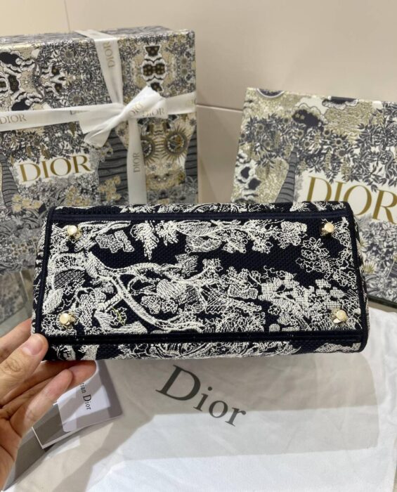 디올-레플리카-레이디-라이트-미디엄-백-명품 레플리카 미러 SA급 디올 레플리카 레이디 라이트 미디엄 백 23