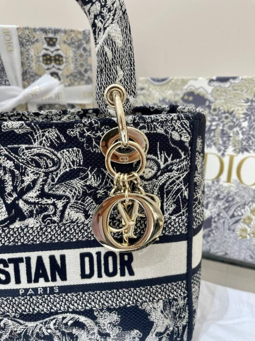 디올-레플리카-레이디-라이트-미디엄-백-명품 레플리카 미러 SA급 디올 레플리카 레이디 라이트 미디엄 백 24