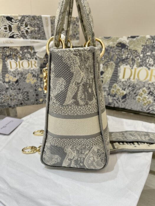 디올-레플리카-레이디-라이트-미디엄-백-명품 레플리카 미러 SA급 디올 레플리카 레이디 라이트 미디엄 백 17