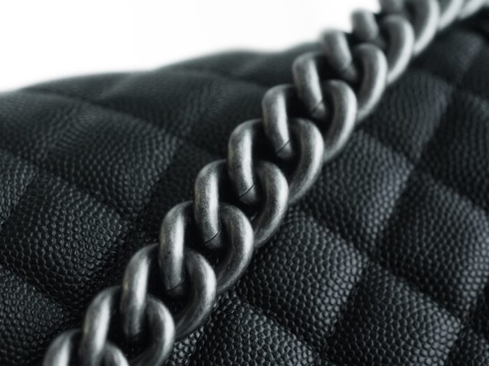 샤넬 레플리카 보이백 미디움 카프스킨 보이백 블랙 실버 19