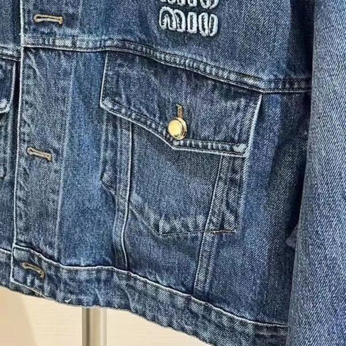 미우미우-레플리카-로고자수-트러커-데님-자켓-명품 레플리카 미러 SA급 미우미우 레플리카 로고자수 트러커 데님 자켓 11