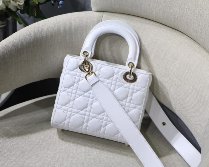 디올-레플리카-레이디백-17cm20cm24cm-7컬러-이니셜선택가능-명품 레플리카 미러 SA급 디올 레플리카 레이디백 17CM,20CM,24CM 7컬러 (이니셜선택가능) 6