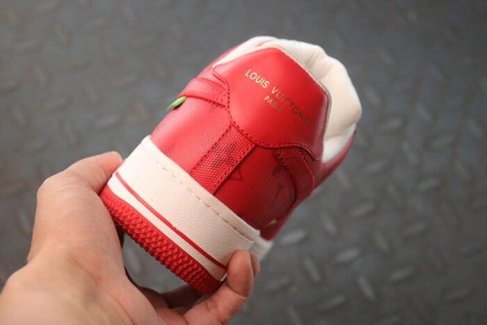 루이비통 레플리카 나이키 에어 포스 1 바이 버질 아블로 화이트 코멧 레드 LVNAFUR 13