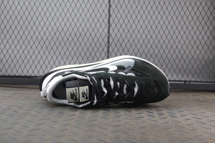 나이키 레플리카 사카이 베이퍼 와플 블랙 화이트 CV1363-001 11