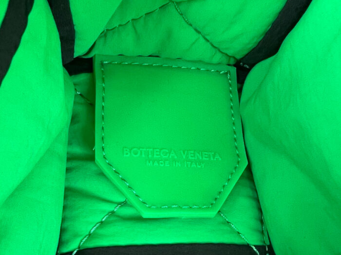 보테가베네타 레플리카 패딩 테크 카세트 백 [블랙&그린] 628951VB 9