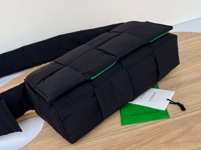 보테가베네타 레플리카 패딩 테크 카세트 백 [블랙&그린] 628951VB 3