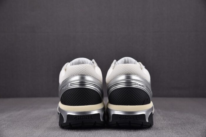 샤넬 레플리카 CC 로고 샤식스 화이트 실버 테니스 스니커즈 9