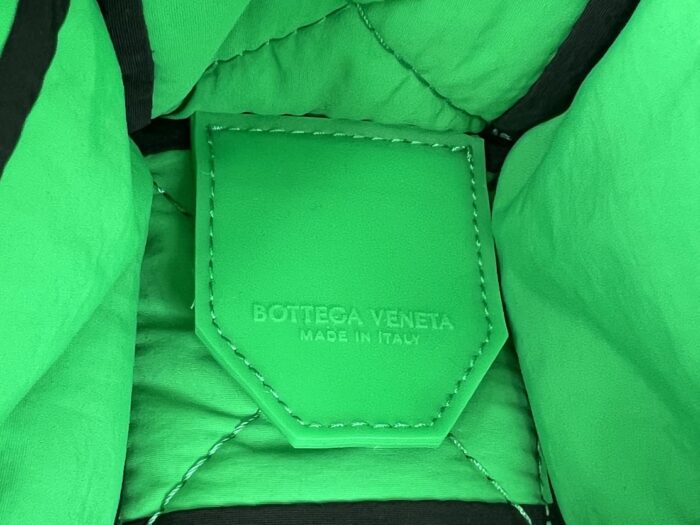 보테가베네타 레플리카 패딩 테크 카세트백 628951 [블랙그린] 14