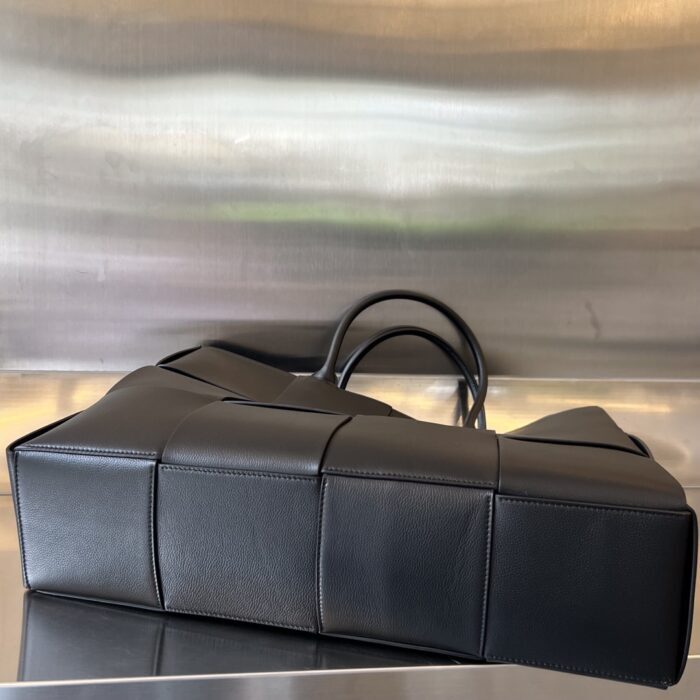 보테가베네타 레플리카 아르코 토트백 블랙 6