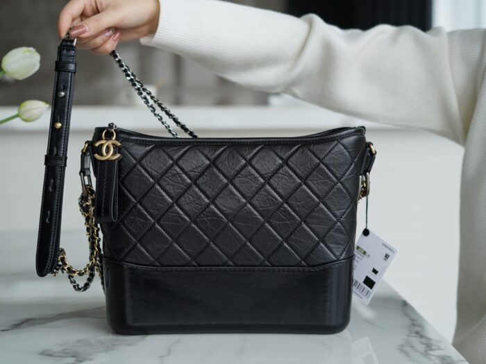 샤넬 레플리카 가브리엘 라지 카프스킨 호보백 블랙 3
