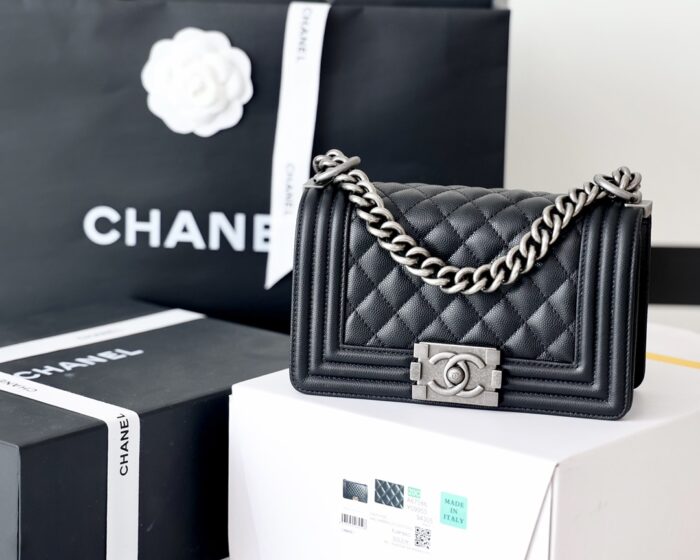 샤넬 레플리카 보이 플랩백 스몰 캐비어 은장 블랙 7