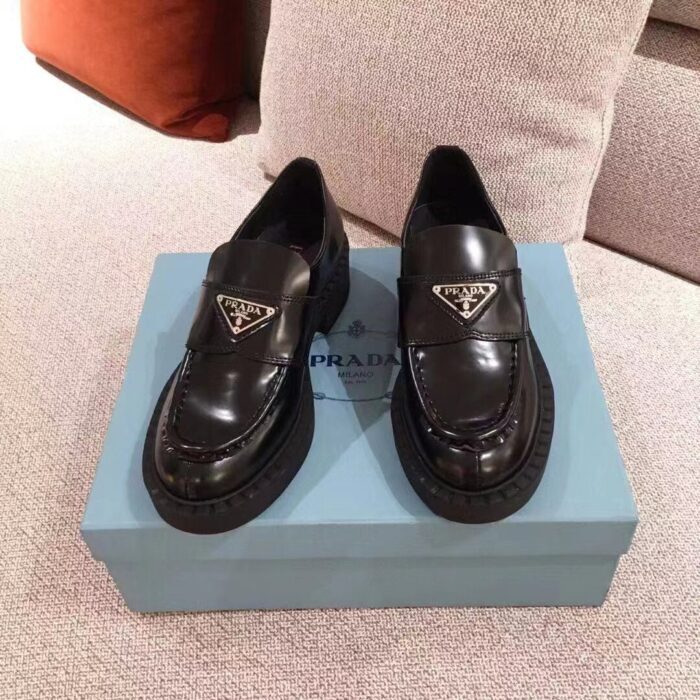 프라다 레플리카 초콜렛 트라이앵글 로고 브러쉬드 로퍼 블랙 1D246M 3