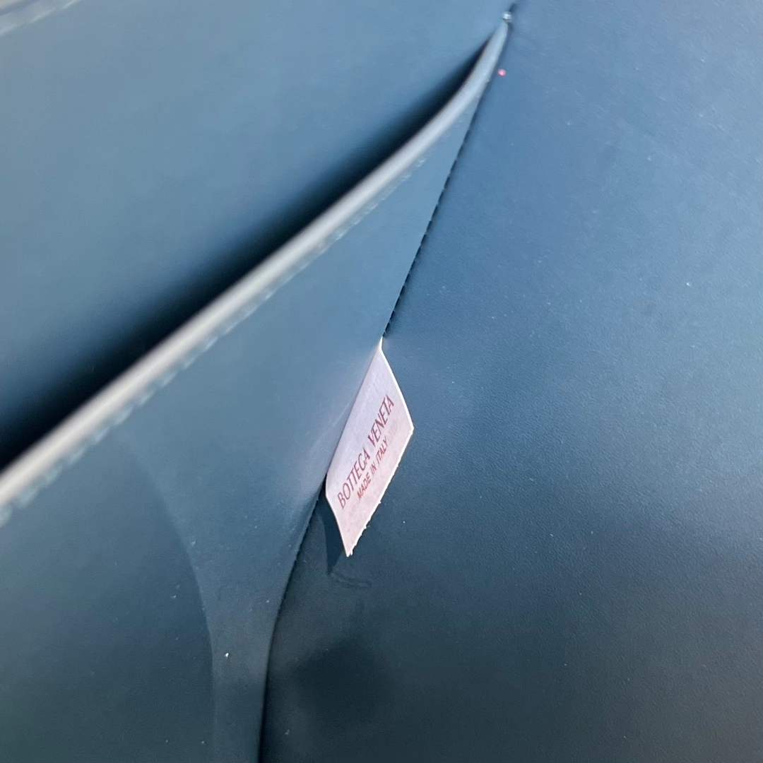 보테가베네타 하프 지퍼 파우치 남성 클러치백 레플리카 미러급 SA급 S급 고퀄리티  [남성여성공용] - best 7