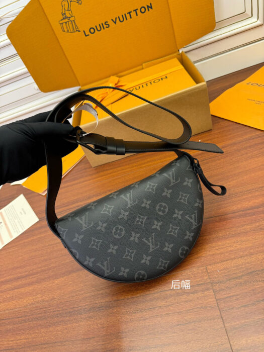 루이비통 LV 문 크로스바디 M23835 [매장-250만원대] 레플리카 미러급 SA급 S급 고퀄리티 best 크로스백 [남성여성공용] 12