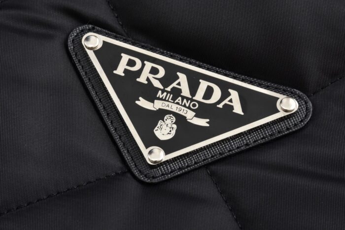 프라다 세모 로고 퀼팅 지퍼 코튼 자켓 블랙 레플리카 미러급 SA급 S급 고퀄리티 하이엔드 최상급 의류 [남성여성공용] - best 9