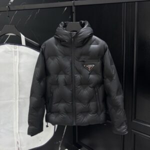 프라다 트라이앵글 엠보 다운 패딩 자켓 레플리카 미러급 SA급 S급 고퀄리티 하이엔드 최상급 의류 [남성] 최상급 하이엔드 - best