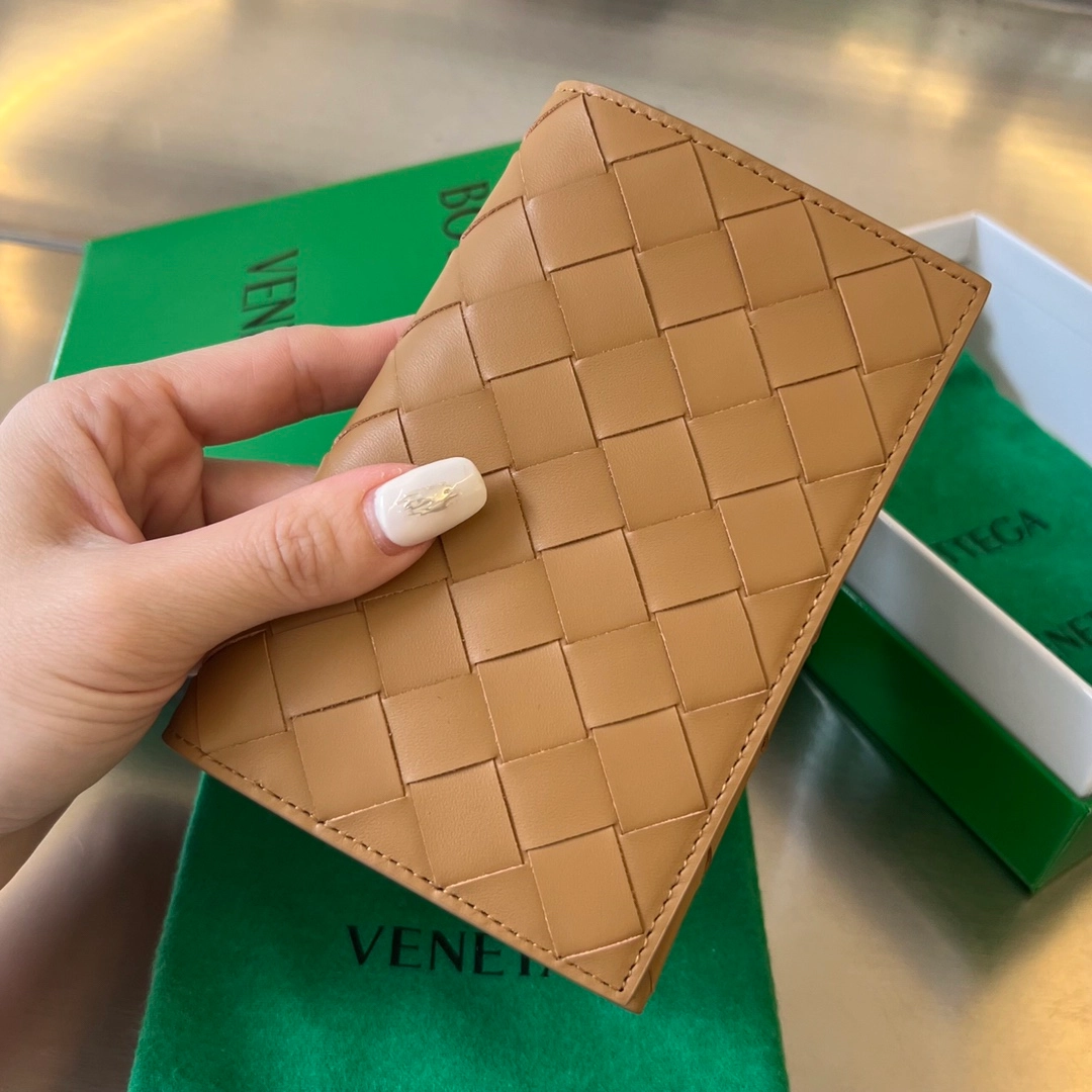 보테가베네타 여권 지갑 (3color) 레플리카 미러급 SA급 S급 고퀄리티  [남성여성공용] best 8
